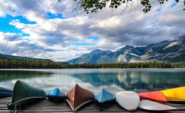 ALGONQUIN_Lake Edith, Jasper National Park, Alberta, Canada_shutterstock_538422289.jpg