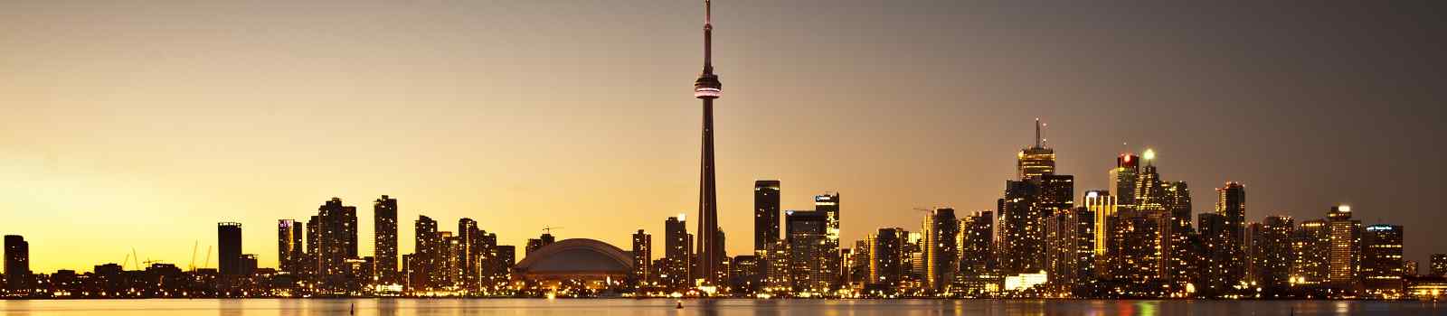 BUS-GLANZ-CAD -Kanada Toronto Panorama abend 107157971