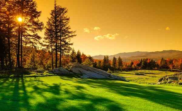 BUS-NEUENGLAND Fall foliage landscape  Stowe  Vermont  USA 226922551