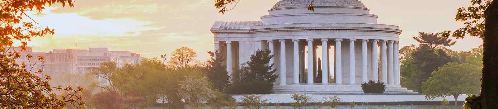 BUS-SIEDLER -Washington DC the Jefferson Memorial during the Cherry Blossom Festival2