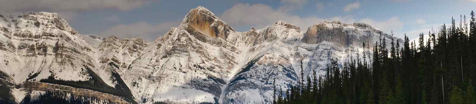 CAD-RM-JTC Kanada Alberta Mountain scenery along the Icefields Parkway  Banff and Jasper National Parks