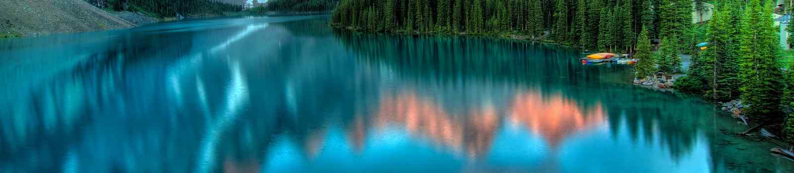CAD-RM-REITEN Kanada Alberta Moraine lake in Banff National park