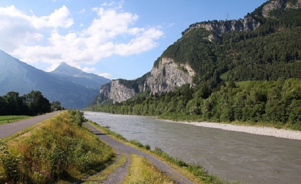 CH-RHEIN Cycle track along Rhine river in Switzerland  Mountain landscape  shutterstock 73899910