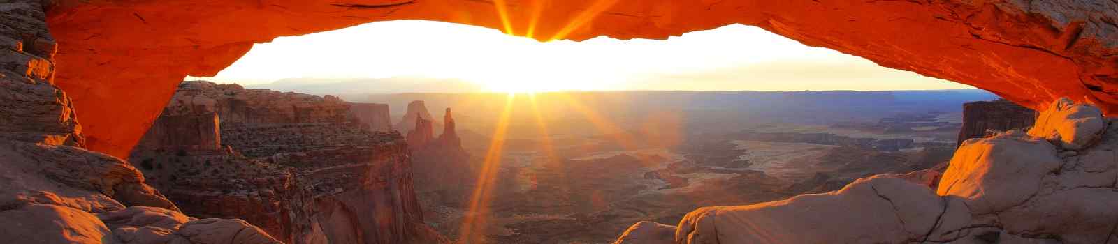 COWBOYS-INDIANER -Canyonlands National Park Mesa Arch 63031156
