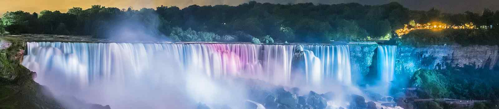 EAST-EXPRESS  Niagarafaelle farbenfroh beleuchtet in der Nacht 218469484