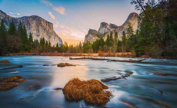 HARLEY-HIGHWAY Yosemite National park California usa shutterstock 394513711