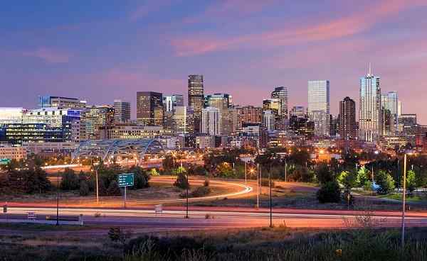 HERRLICHE-NATIONALP Panorama of Denver skyline long exposure at twilight shutterstock 390998194