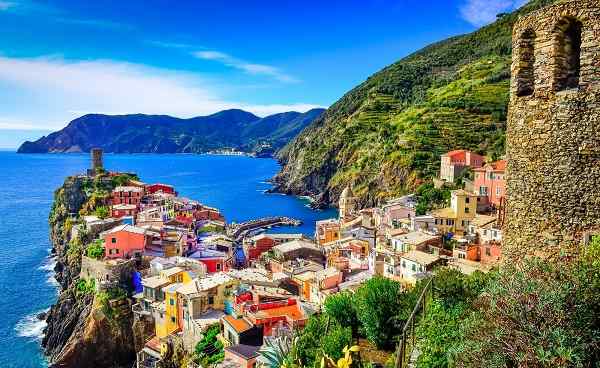 IT-CINQUE-TERRE-2 Scenic view of colorful village Vernazza and ocean coast in Cinque  156908393