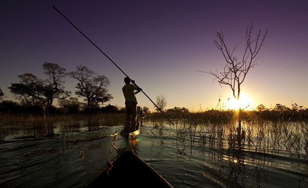 KL-AUSSERGEWOEHNLICHES-NA_Botswana_Okavango_Delta_Sunset_Panorama_173334860.jpg
