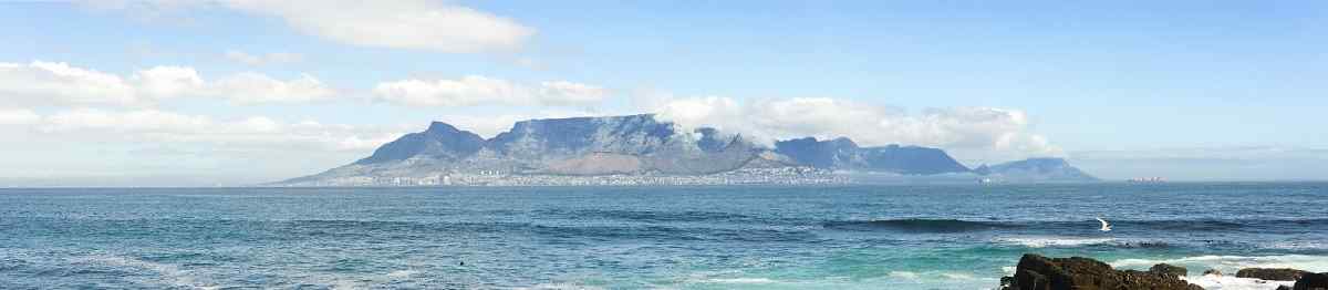 KL-FASZINATION-SA  Panorama of iconic Table Mountain a famous tourist destination 99001700