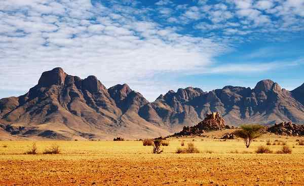 KL-KLASSISCHES-NA_Namibia_Desert_Panroama_6082900.jpg
