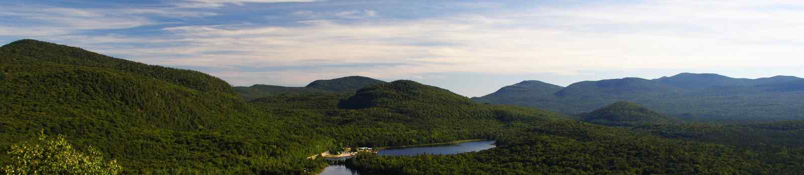 PARKS-EAST -Kanada Lac Monroe in Mont-Tremblant national park