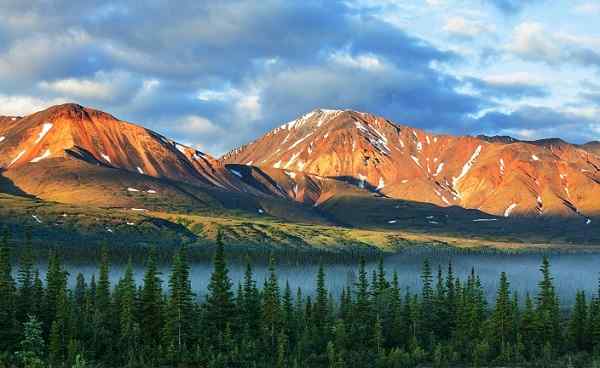 YUK-ALASKA-EXPL mountains in Alaska shutterstock 125219447