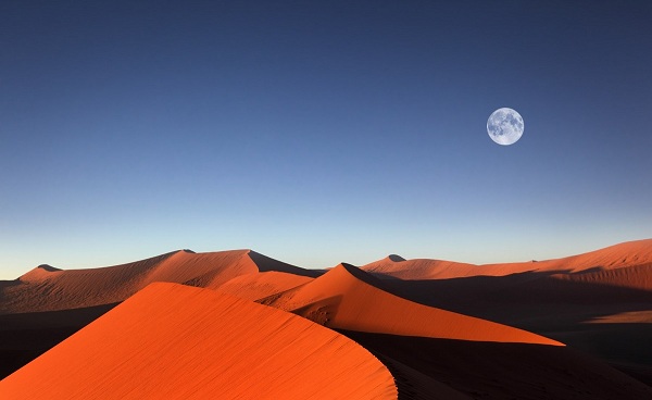 kap-windhoek_Red_sand_dune_Sossusvlei_Namibia.jpg