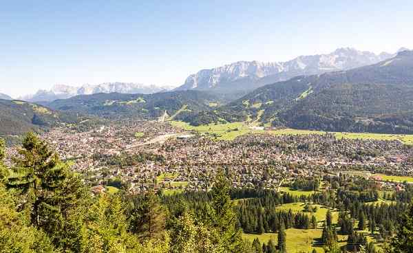 rund-um-zugspitze Garmisch shutterstock 528994930